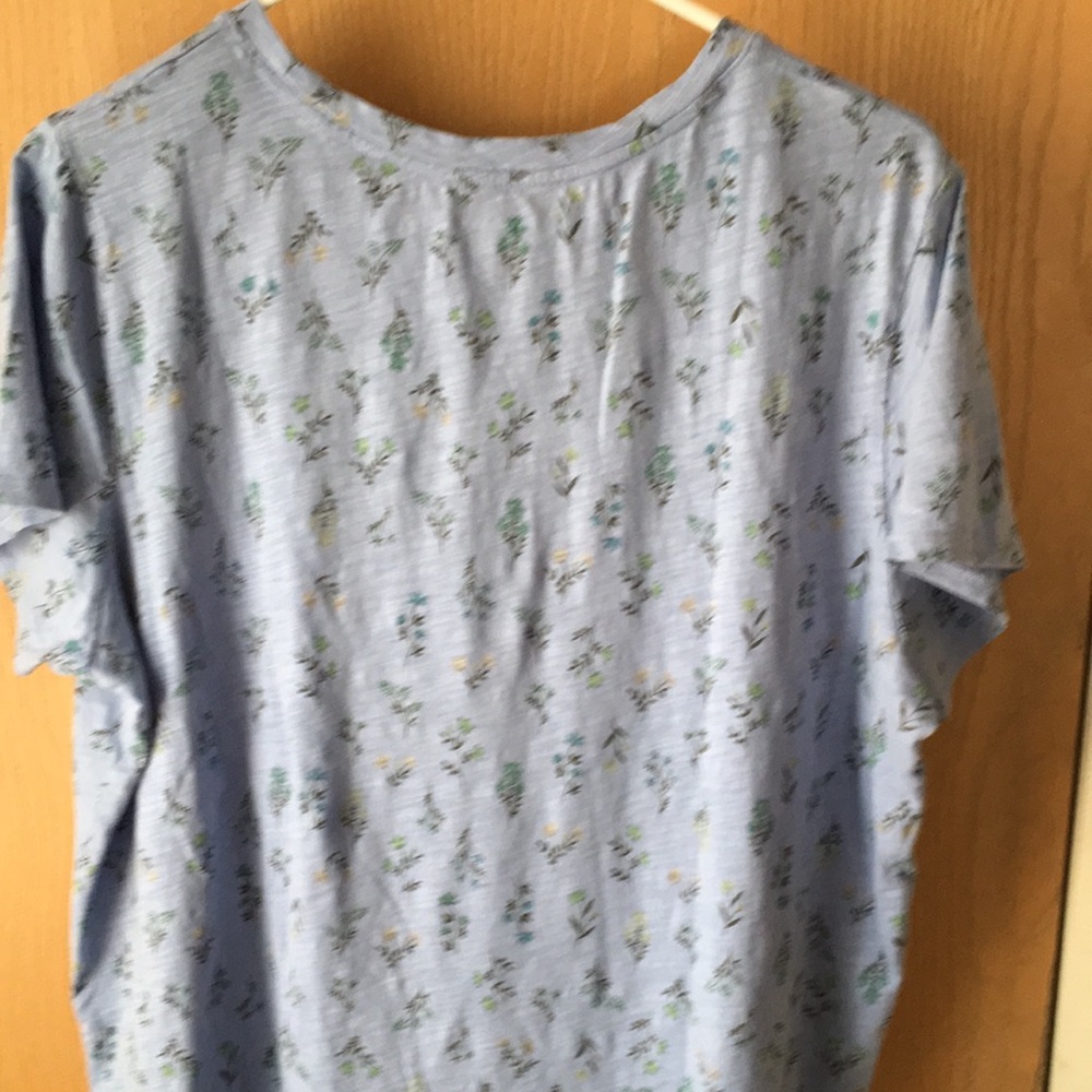 Old Navy Floral T-shirt - Picture 2 of 5